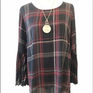 🔥SALE $8🔥 Susan Graver red & black plaid blouse